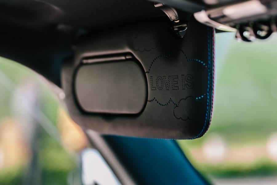 Детали интерьера Mini Cooper S for Royal Wedding (F56) 2018 года  (фото 40 из 64)